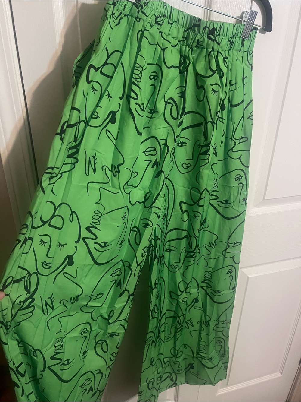 3 for$15 NWT Green Wide-Leg Pants with Abstract Face Print size M PRICE FIRM